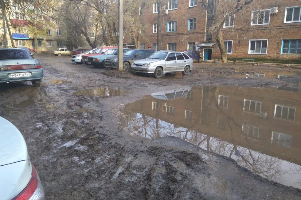 Улица энгельса нижний. Энгельс военный городок. Энгельс дворы. Переселение летного городка Энгельс. Грязи в Энгельсе.