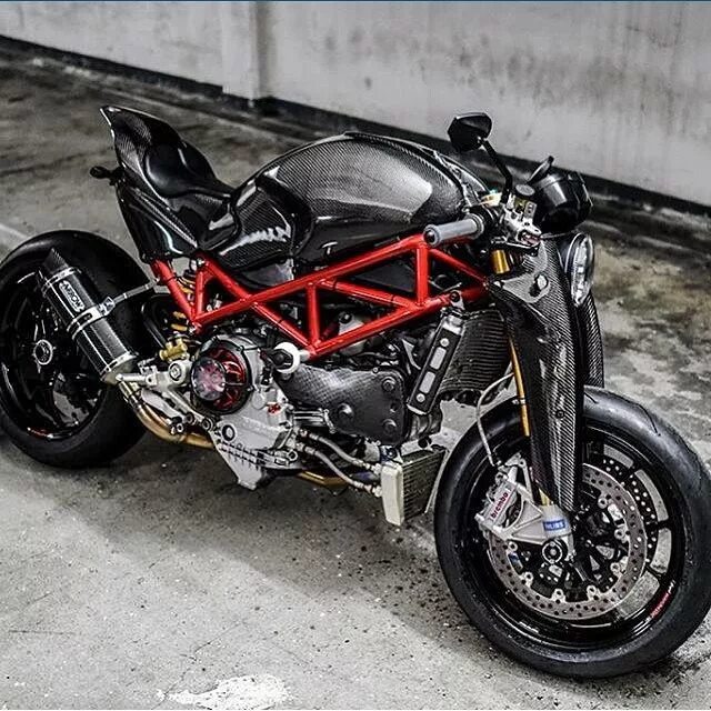 Делать кастом. Ducati Monster Custom. Кастом из питбайка чоппер. Корчи из мототехники. Дукати монстр тюнинг карбон.