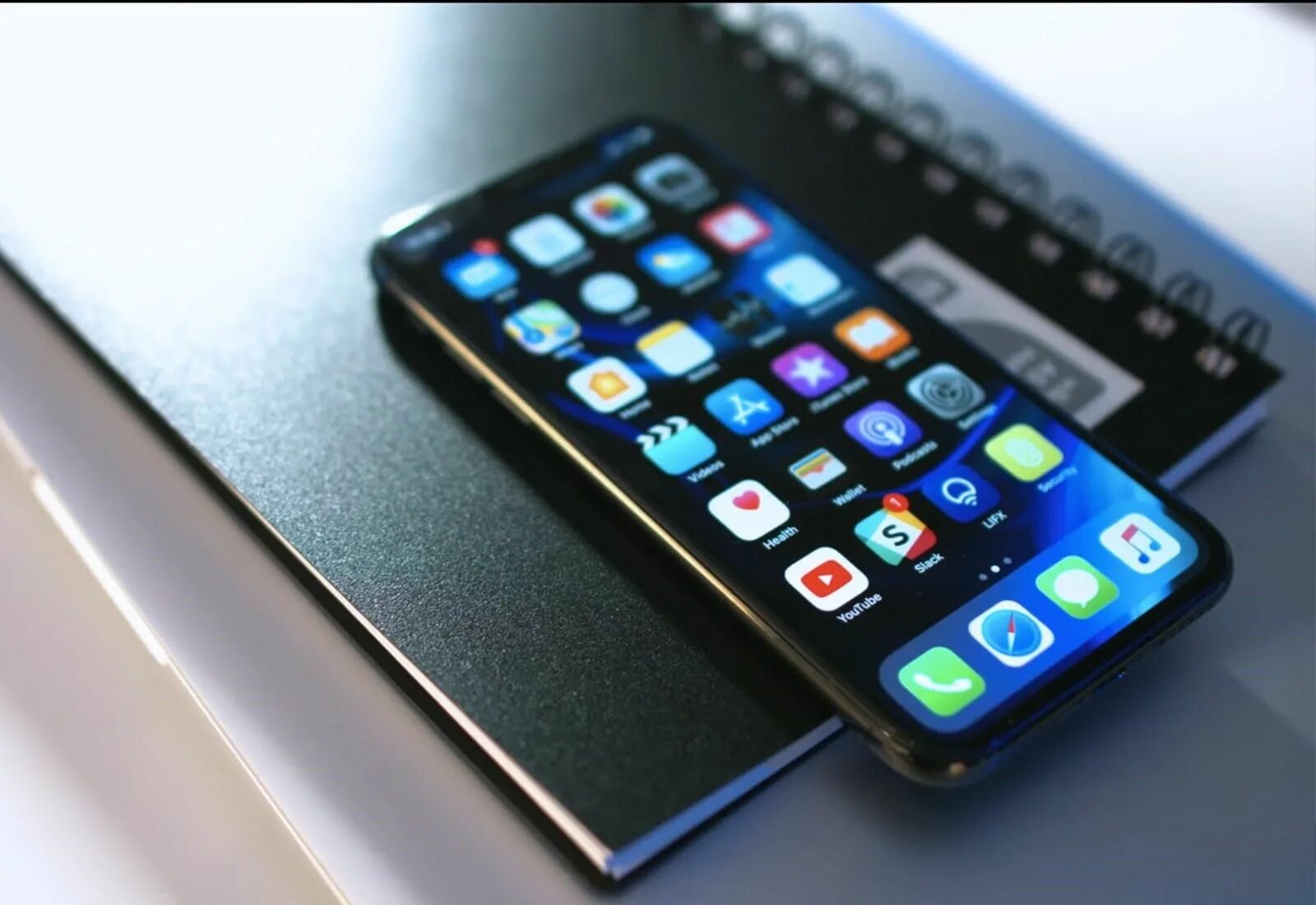 Взломанный телефон. Смартфон хакера. Айфон 26. Сири на айфоне 12. Iphone хакер.