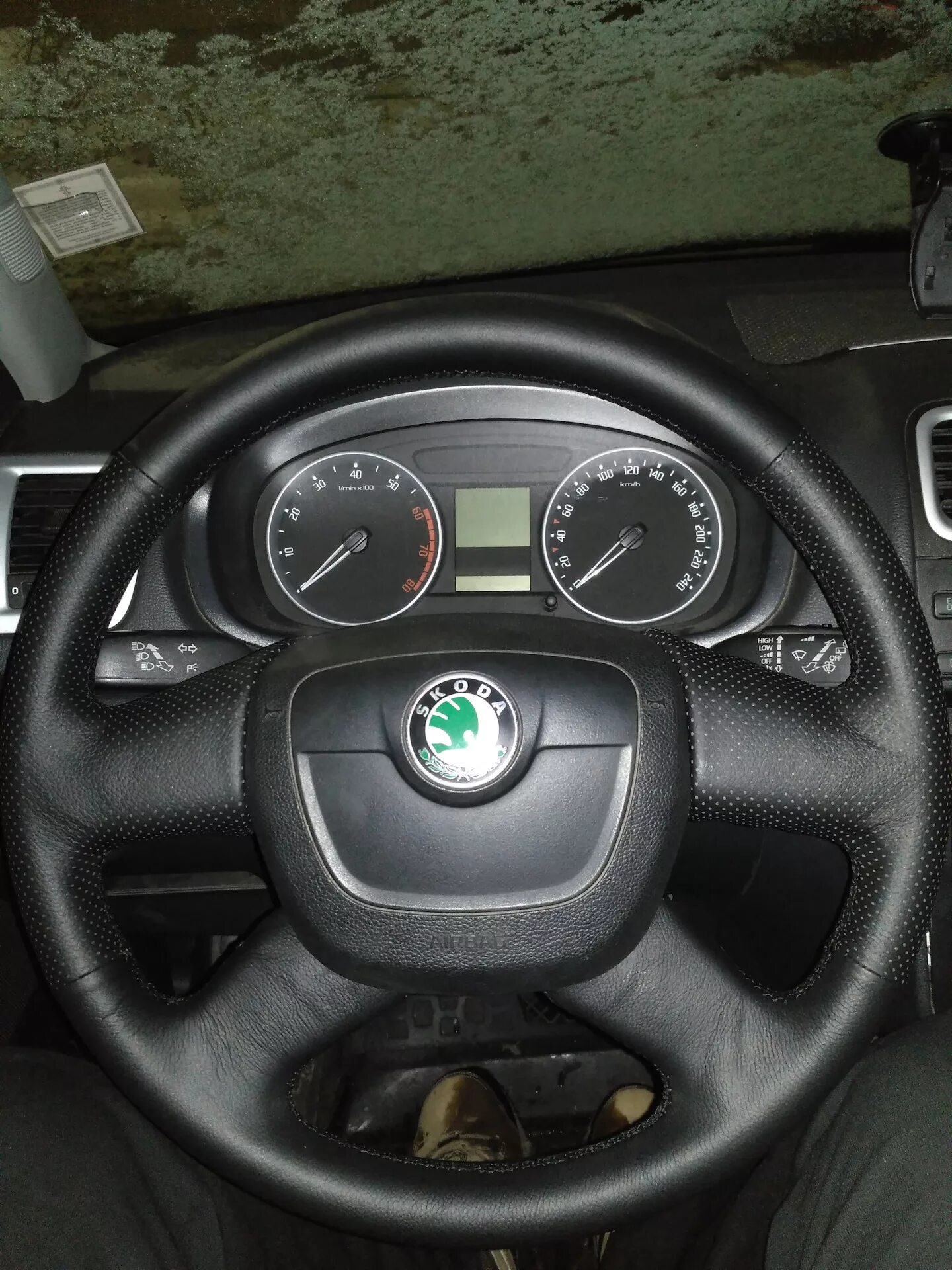 Кожаный руль фабия мк1. Руль шкода фабия 2010. Руль fabia 2. Руль fabia 2. Шкода фабия руль 2008.