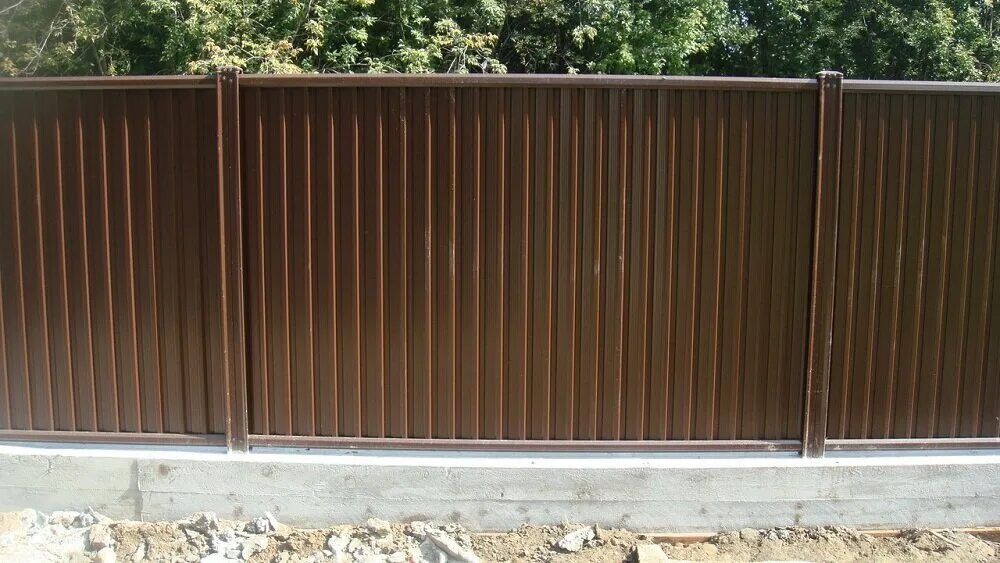 красивый забор жалюзи. забор жалюзи металлические. забор мятного цвета. забор габион и штакетник. забор жалюзи с кирпичными столбами.