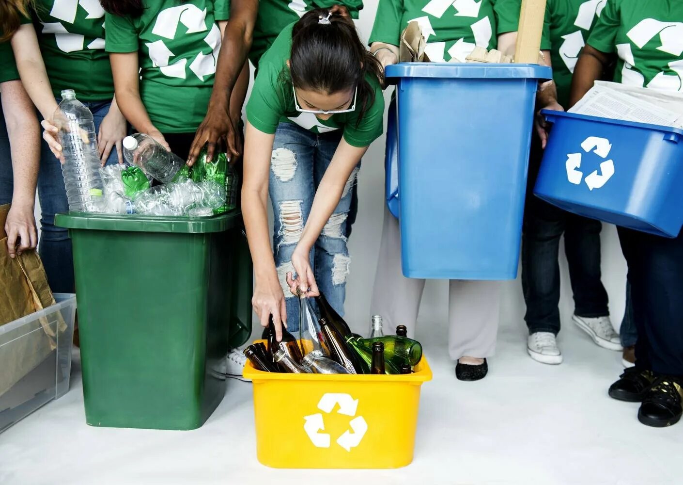 Recycling bin. Источники отходов фото. Community bin. Community bin. Мусорный ящик.
