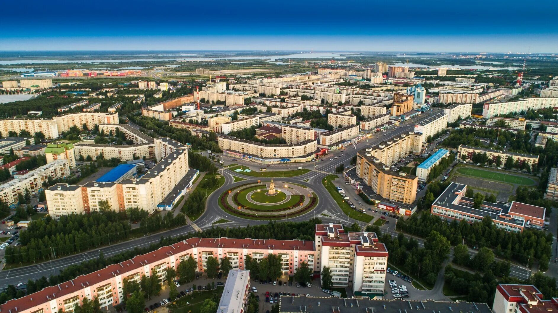 Сургут центр города. Сургут тюменская область. Сургут центральная улица. Сургут центр города. Сургут центр города.