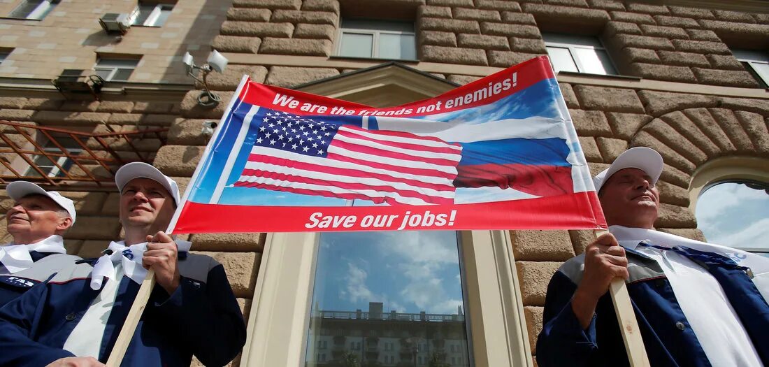 Сегодня введут санкции. День независимости сша в российском посольстве. антироссийские санкции. санкции фото.