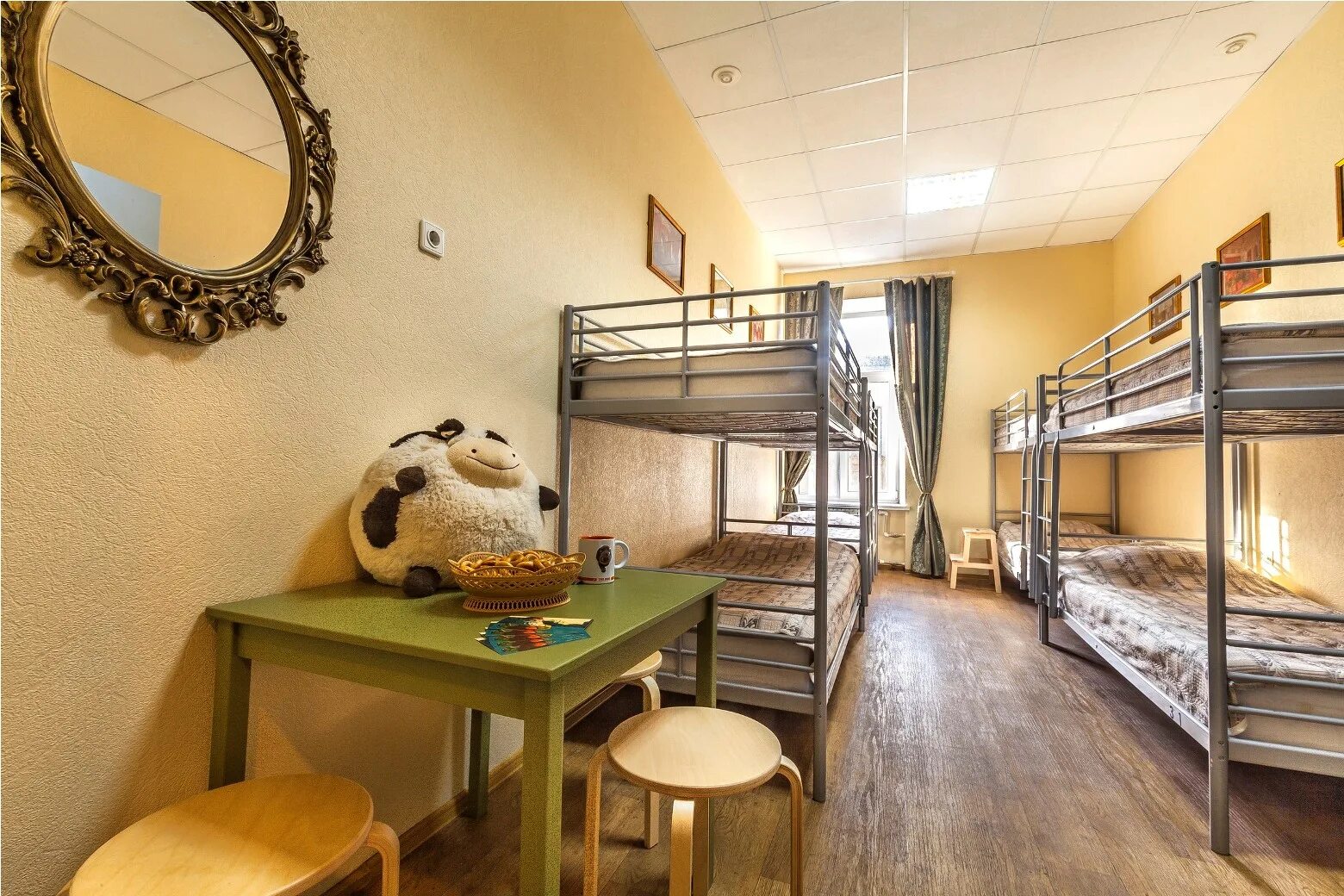 Белый хостел на фонтанке санкт-петербург. Санкт петербург 2024 хостелы. Хостел друзья питер. Белый хостел на фонтанке санкт-петербург. Хостел в питере скандинавия.