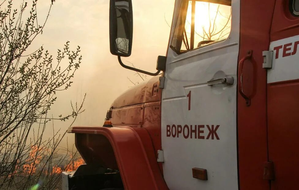 Пожар в семилуках вчера. Воронеж новости происшествия пожар. Пожар в семилуках сегодня. Воронеж новости происшествия пожар. Сгорел дом в новой усмани.