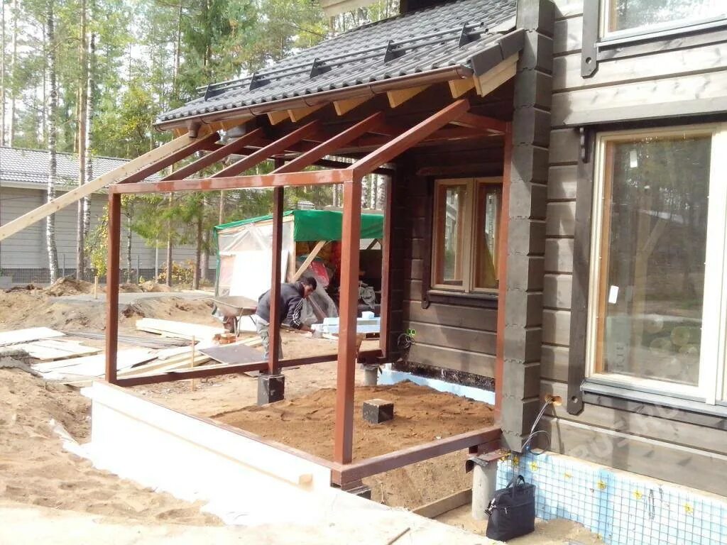 Веранда из профильной трубы. Каркасная веранда к дому. Веранда из металлокаркаса. Пристрой из металлокаркаса. Пристрой к дому из труб.