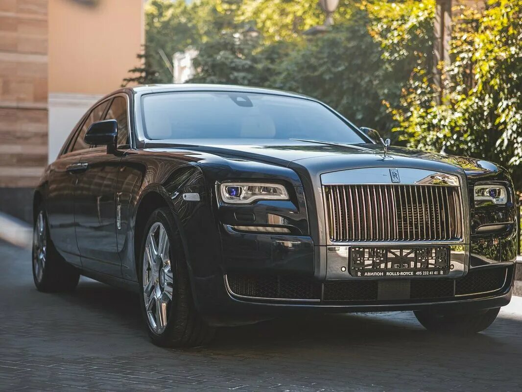 Роллс ройс россия. Rolls Royce Ghost 2016. Машина Rolls Royce Ghost. Rolls Royce Ghost 2022. Rolls Royce Ghost SWB 2015.