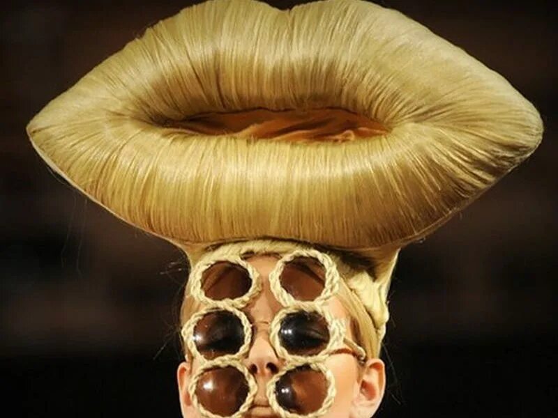 Самая необычная одежда. Странные наряды моделей. Смешные платья. Самый большой лист. Топ странных.