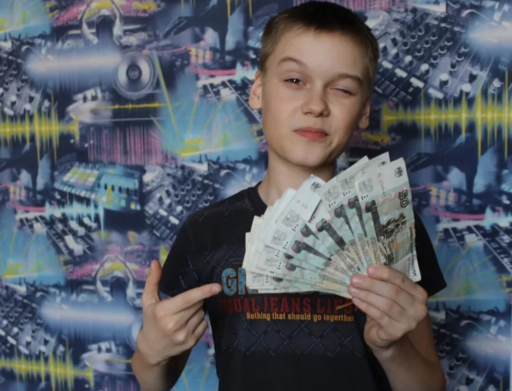 Дам денег несовершеннолетним