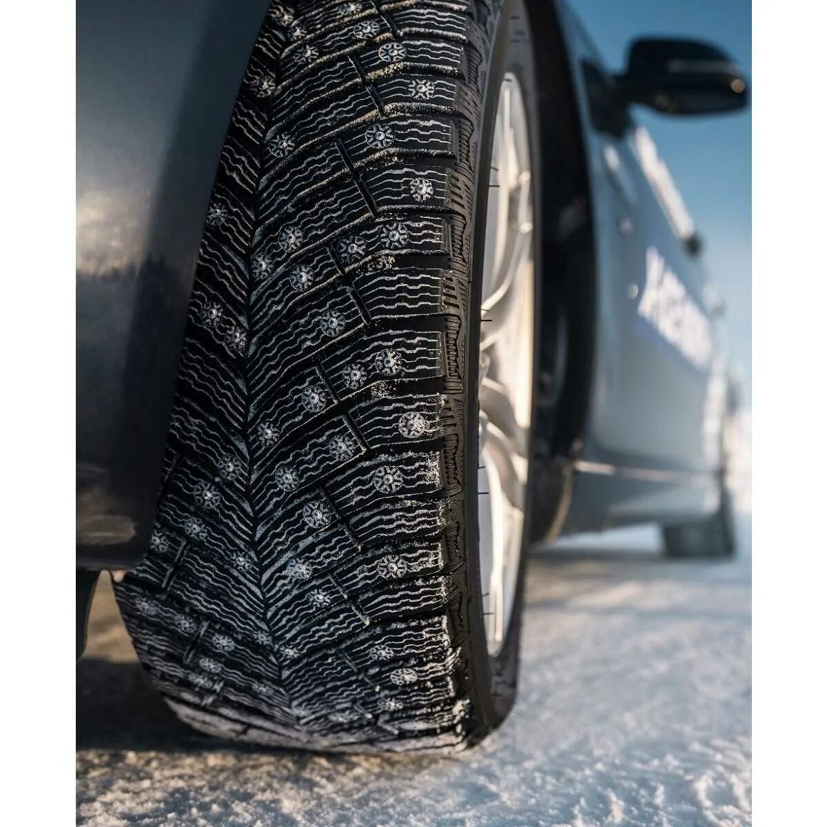 Какая резина лучше шипованная или липучка. Michelin x-Ice North 4 205/55 r16. Michelin x-Ice North 4 225/50 r17. Шины Мишлен зимние x-Ice North 4. Michelin x-Ice North 4 215/50 r17.