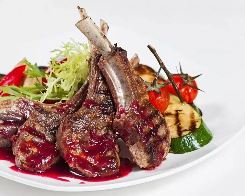 Баранина фламбе. Каре ягненка на мангале. Корейка ягненка. Каре ягненка в духовке. Каре ягненка в духовке.