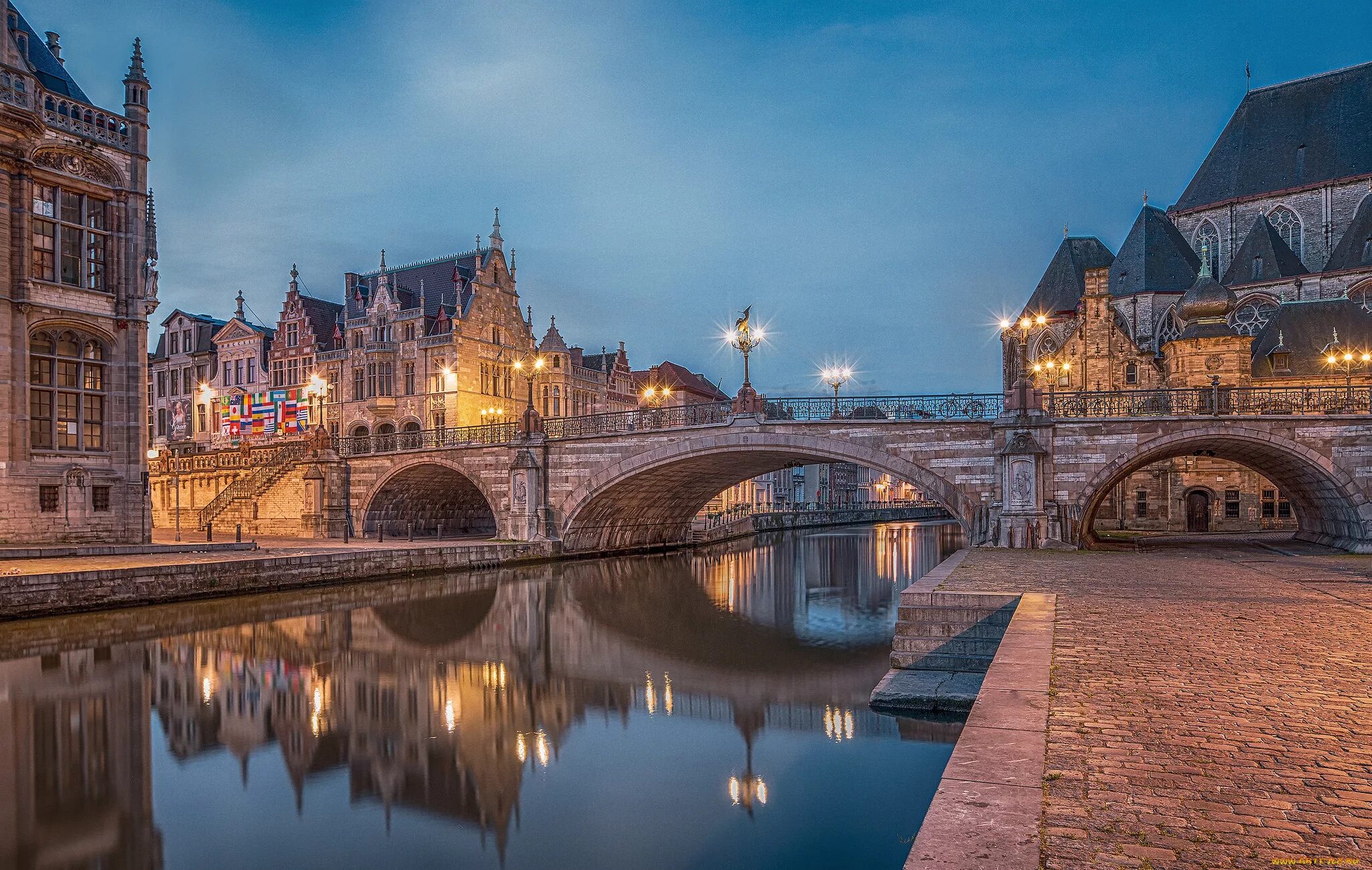 Достопримечательности среднего города. Г.Гент Бельгия. Бельгия Мостовая Гент. Город Гент Бельгия фото. Гент Брюссель.