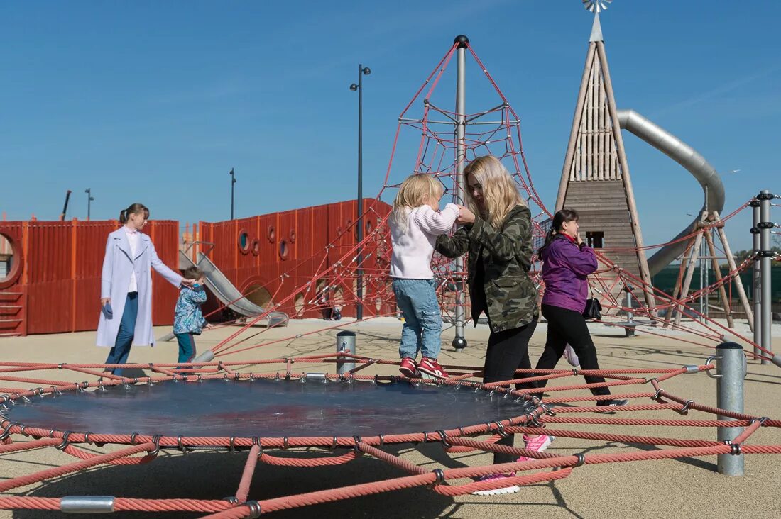 Площадка на круче. Детская площадка монструм дания. Детские игровые площадки. Современные детские площадки. Лучшие детские площадки мира.