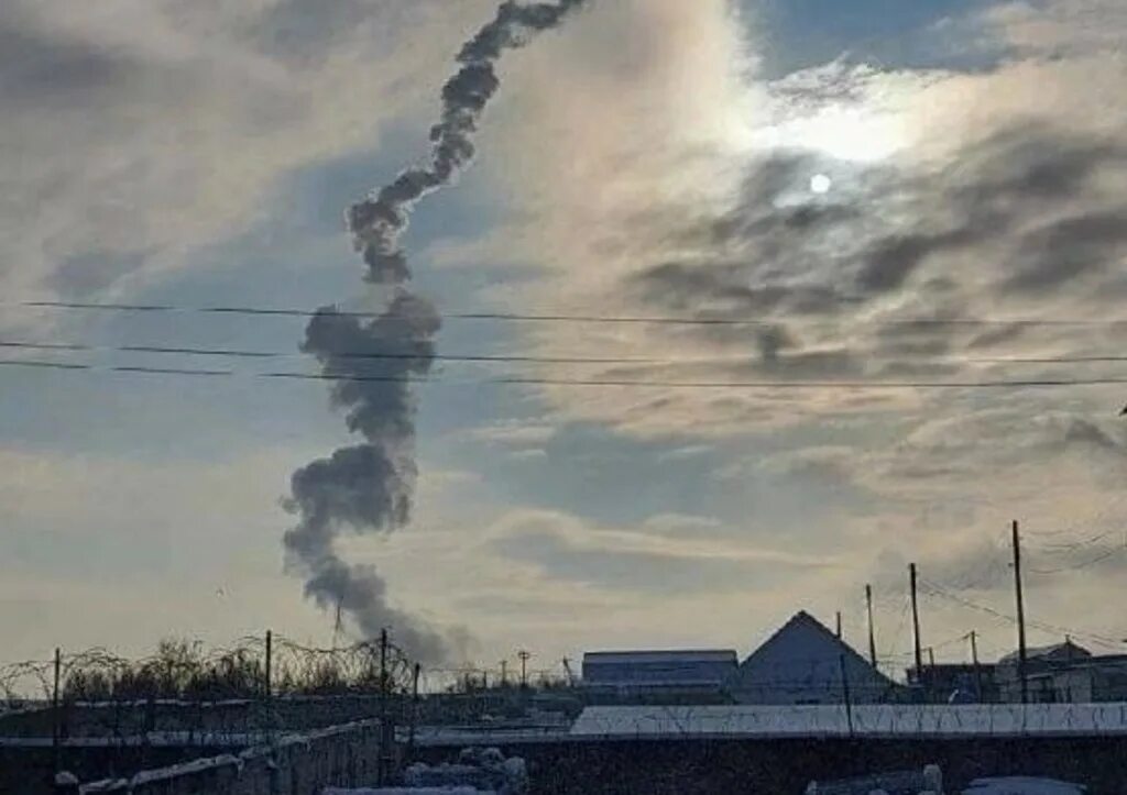 Взрыв в небе. ПВО В Саратовской области. ПВО Энгельс. Взрыв на аэродроме в Энгельсе.