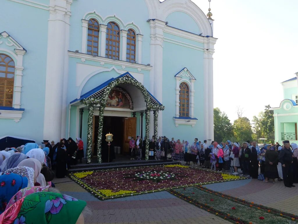 храм курской коренной в кузьминках. храм курской коренной в кузьминках. курско-коренная церковь в кузьминках. храм рождества пресвятой богородицы. курский знаменский собор внутри.