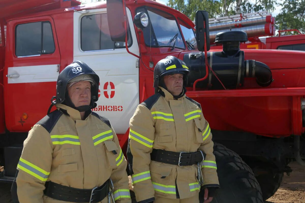 Пожарный МЧС. Пожарное депо МЧС 112. Пожарное депо МЧС цвета. Пожарное депо в Подосиновце.