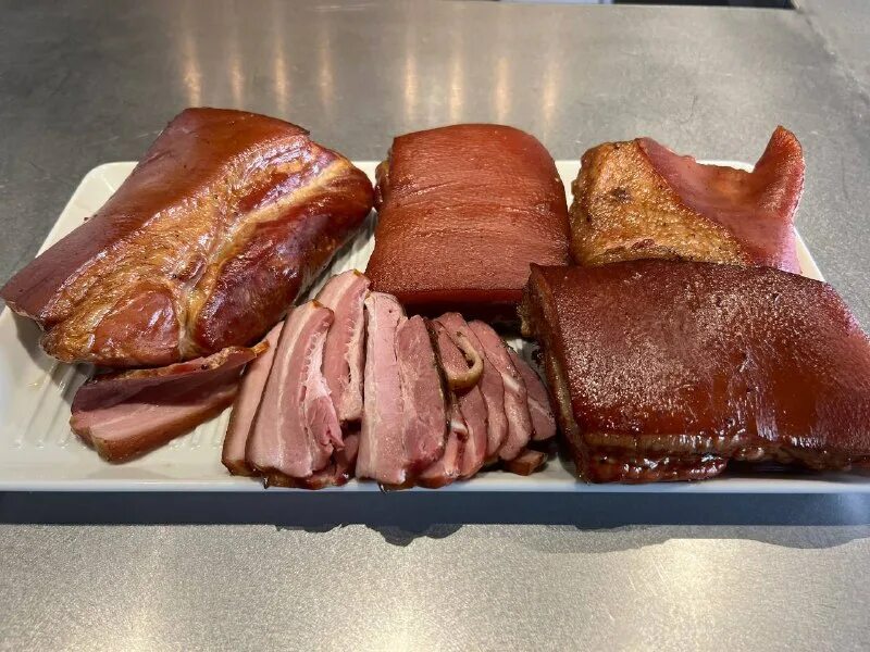 Кухня наизнанку грудинка в пергаменте. Грудинка жиз. Итальянская поркетта. Кухня наизнанку грудинка в пергаменте. Филе индейки запеченная в духовке.