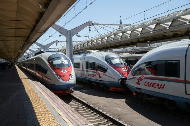 Сапсан 762а. Скоростной поезд до питера из москвы. Высокоскоростной поезд сапсан. Скоростной поезд в питер сапсан. Скоростной поезд сапсан.