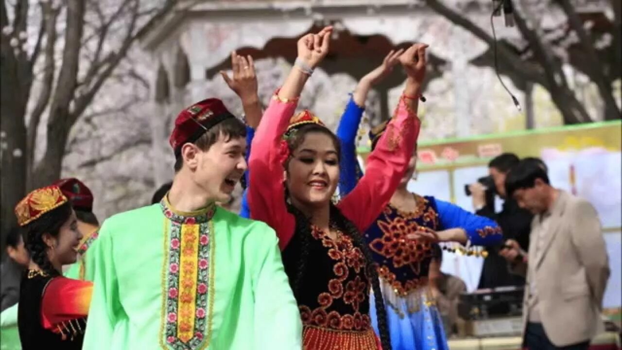 Уйгурская культура. Нация уйгуры. Уйгурский ансамбль. Уйгурская культура. Уйгурские традиции.