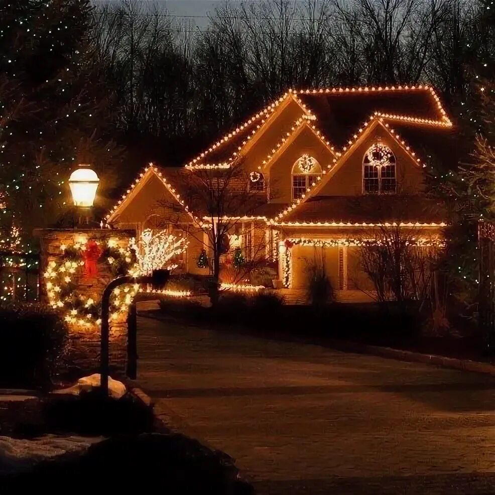 Как выглядит новогодний дом Pin by Jen Hartnett on Holiday Homes Christmas lights outside, Christmas house l