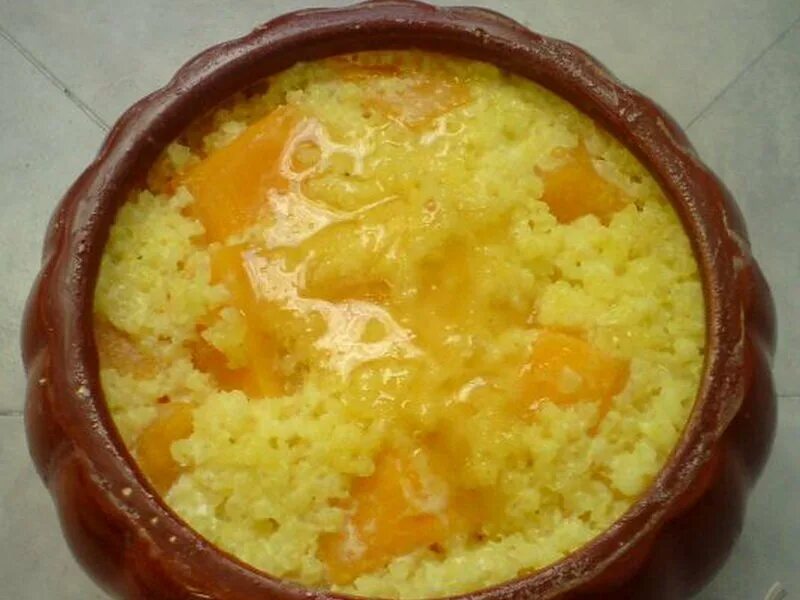 приготовить кашу с тыквы в русской печи озвучкой. тыквенная каша с пшеном в горшочке. п шоная. каш-каш джин. пшенная каша с тыквой.