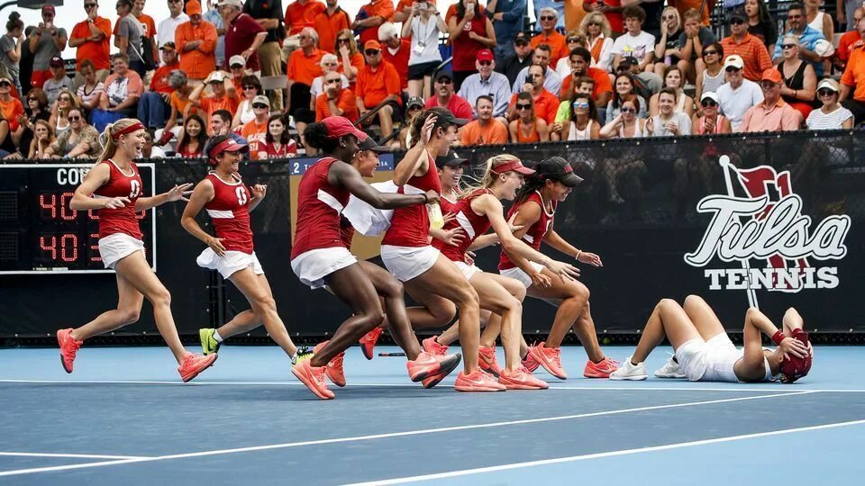 College tennis. Dutch College Team. Dutch College Team Trains.