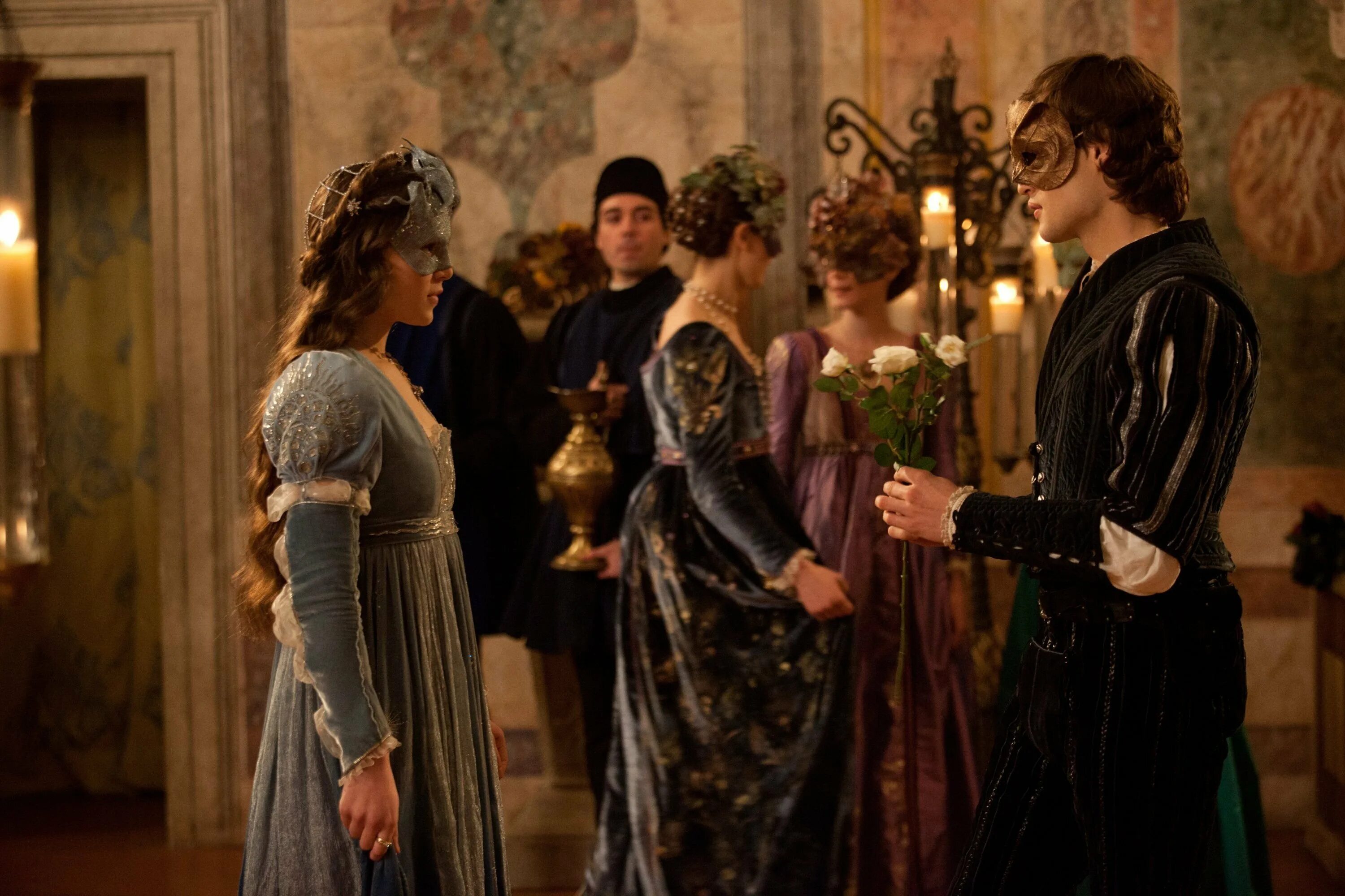 Кадры из фильма ромео и джульетта 2013. Экранизация ромео и джульетта 2013. Ромео и джульетта 2013. Платья бал ромео и джульетта 2013. 2013 — «ромео и джульетта» ариэль ричардсон.