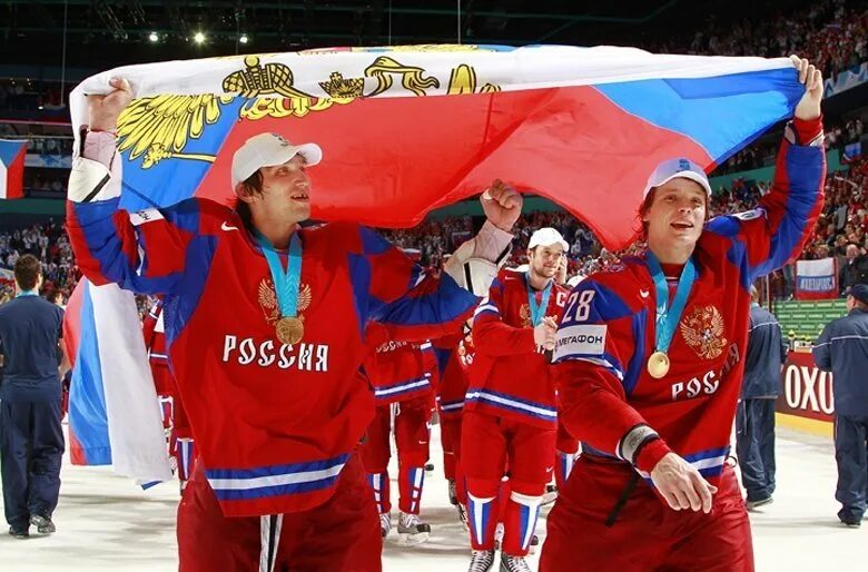 Российские хоккеисты олимпийские чемпионы. Российские хоккеисты олимпийские чемпионы. Олимпийских чимпион росси по хоккею и его машина. Чемпионы олимпийских игр по хоккею. Российские хоккеисты.