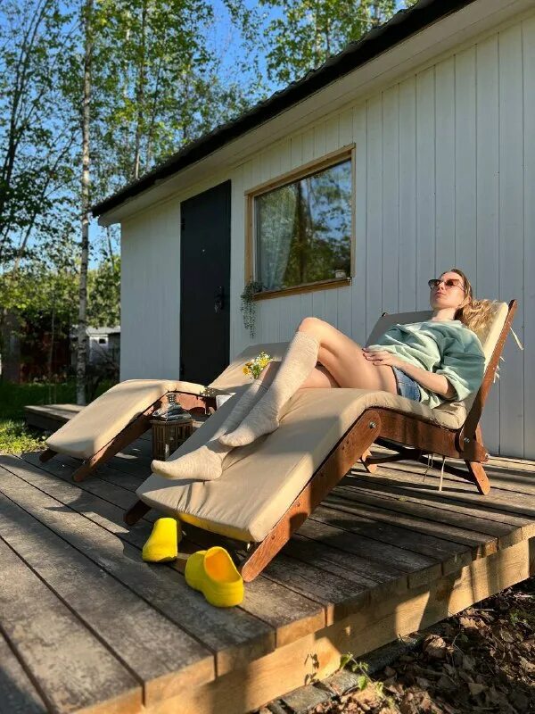 Как запустить квадроцикл. Дача кайф. Девушка кайфует на даче. Дача кайф. Кайф на даче.