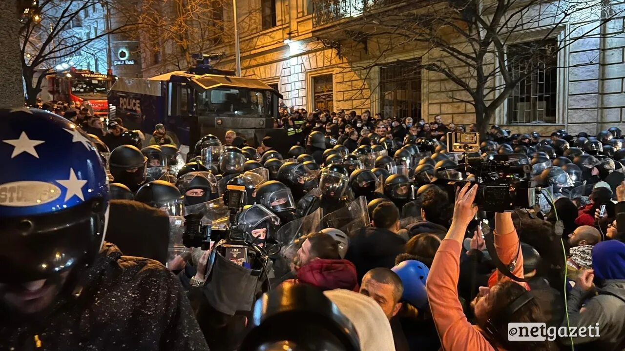 Что происходит в тбилиси сейчас. Общественные беспорядки. протесты во франции. протесты в грузии. митинги в грузии сейчас.
