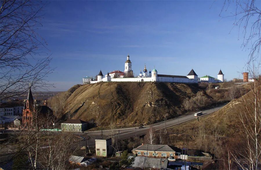 Тобольск в течении многих лет. Тобольский кремль осенью. тобольский кремль вид с реки. тобольск осень. тобольск достопримечательности.