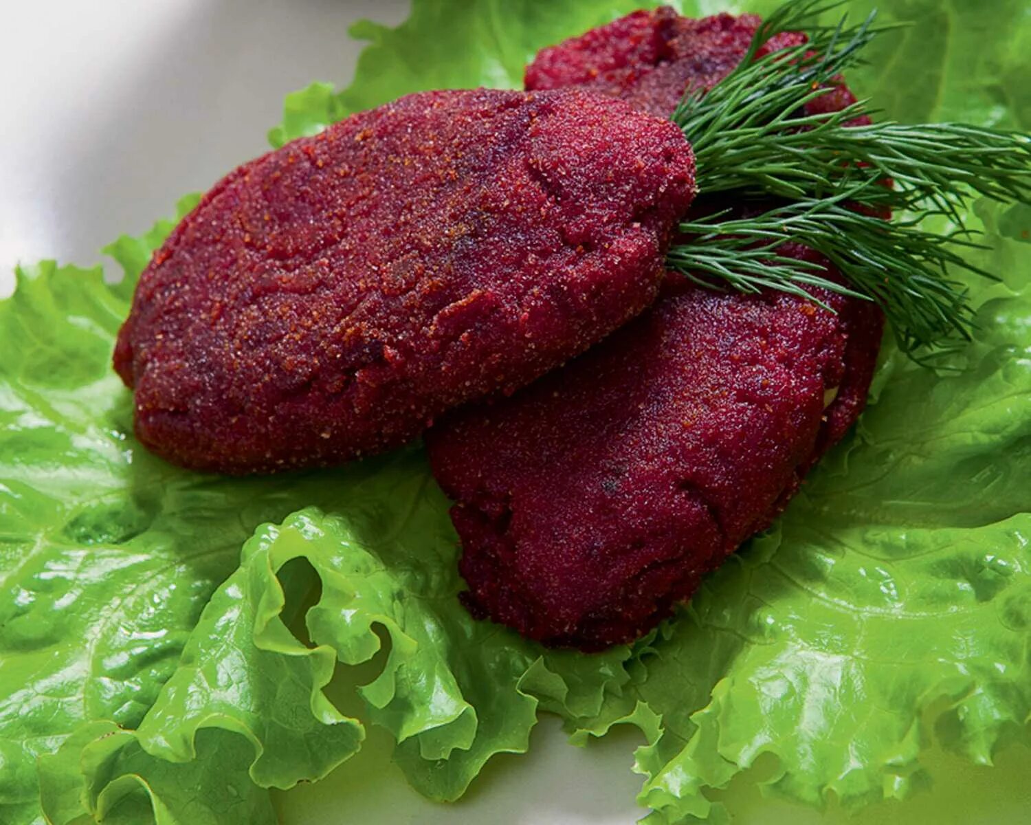 Чоги чоги. Салат из свёклы с чесноком. Салат из свеклы. Свекольный салат. Салат с сырой свеклой.