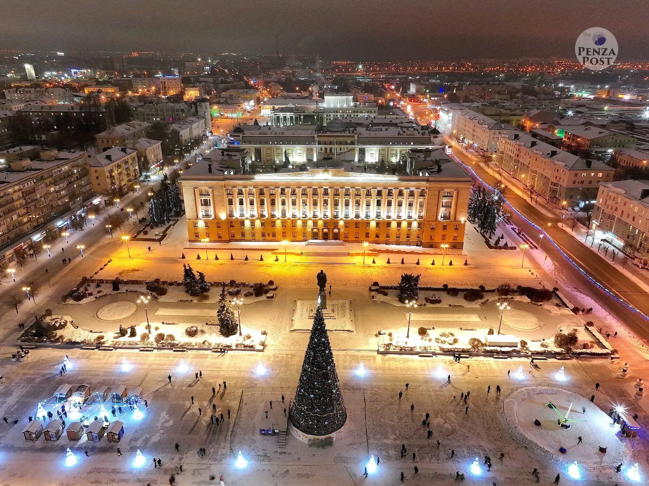 Как называется пенза. Пенза площадь. пенза главная площадь. театральная площадь пензы центральная. ночной зимний город.