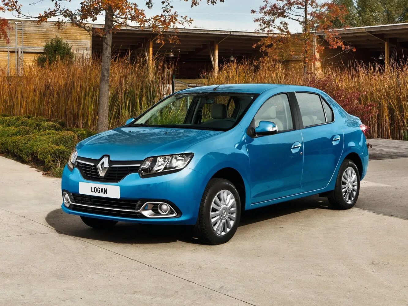 Фотографии недорогих. Renault Logan 2. Renault Logan 2014. Рено Логан Ренаулт. Новый Рено Логан 2014.