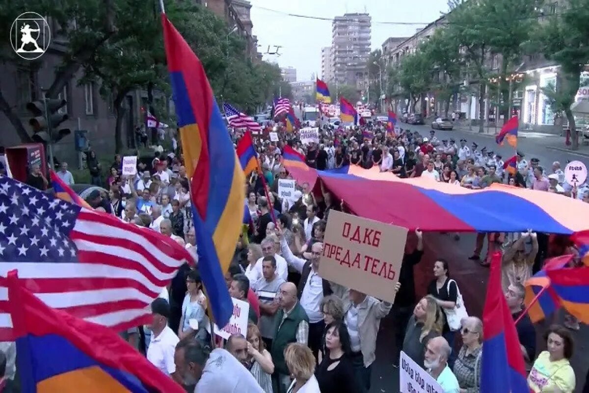 Антироссийские протесты в Армении 2022. Митинг. Митинги в Армении против России. Митинг в Ереване.