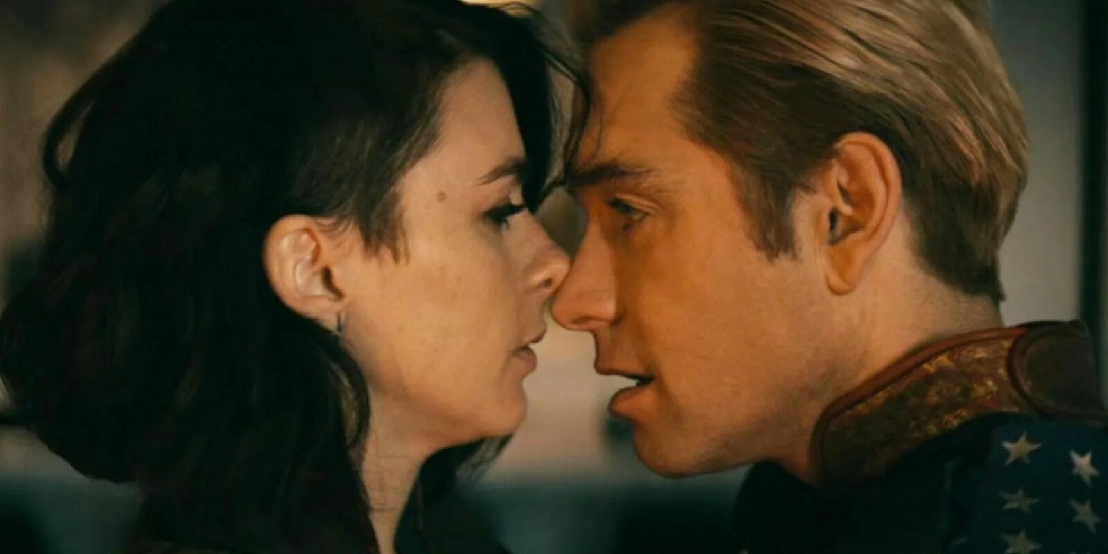 Хоумлендер и штормфронт. Хоумлендер и штормфронт. Хоумлендер супергерой. Хоумлендер и штормфронт. Солдатик против хоумлендера сериал.