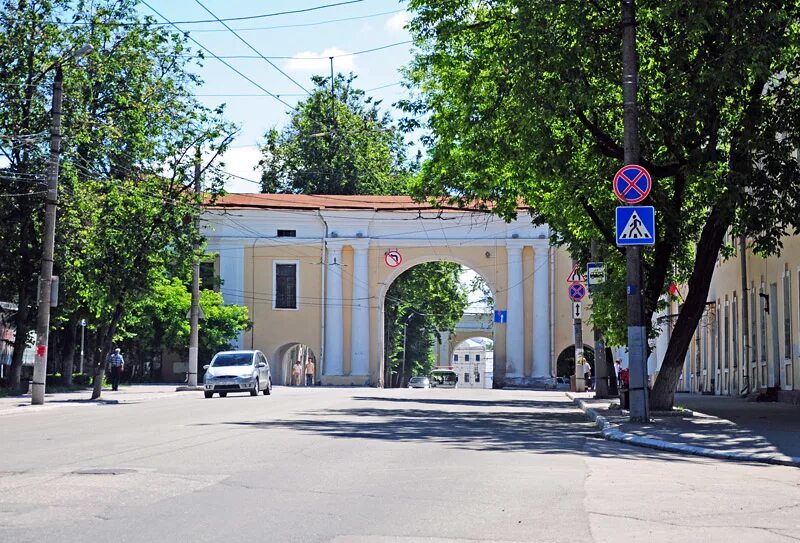 Арка проезд. Калуга арка. Триумфальная арка Калуга. Гостиные ряды Калуга. Московская арка в Калуге.