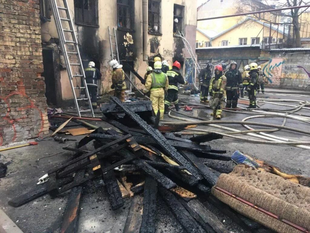 Поджог на лиговском. Пожар на лиговском проспекте сейчас в питере. пожар на лиговском проспекте сейчас. пожар на лиговском проспекте вчера. лиговский пожар сейчас.