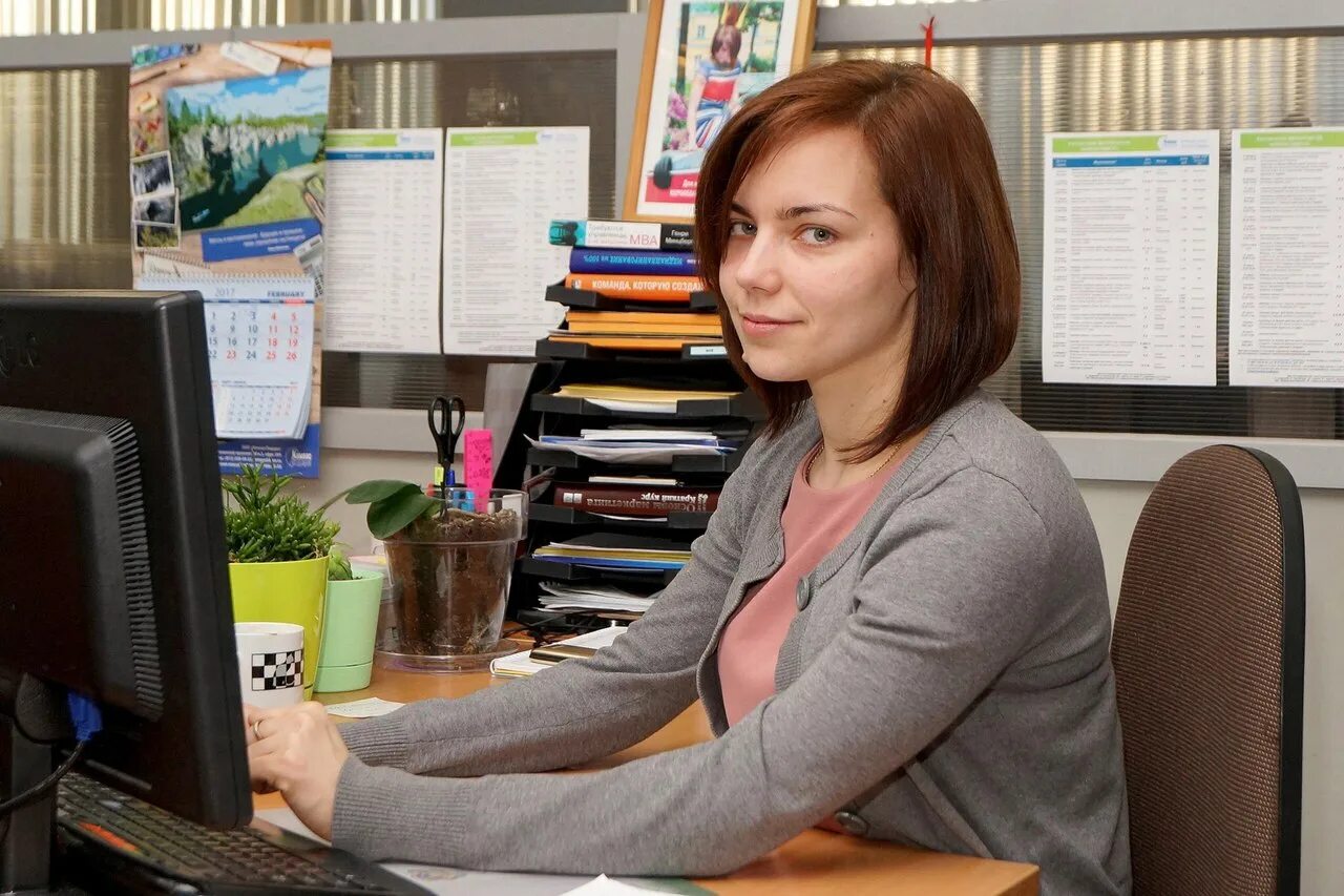 Красивые помещения киров. Офис мфц. Реал астрахань. Т плюс офис. Тц кардинал вологда кирова 57.