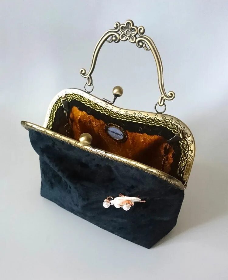 Ридикюль или. Ридикюль современный. Сумка ридикюль piero. Сумки с фермуаром екатерина шефер. Ридикюль ридикюль ридикюль как правильно.