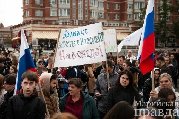 Йошкар ола митинг. Митинг в поддержку референдума. Поддержка России. Митинг Йошкар Ола. Митинг Йошкар Ола сегодня.