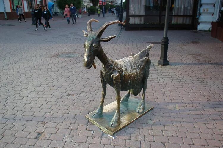Статуя козла. Дилижан скульптура горного козла. Памятник козе дерезе в нижнем новгороде. Озарк статуя козла. Сочи статуя козла.