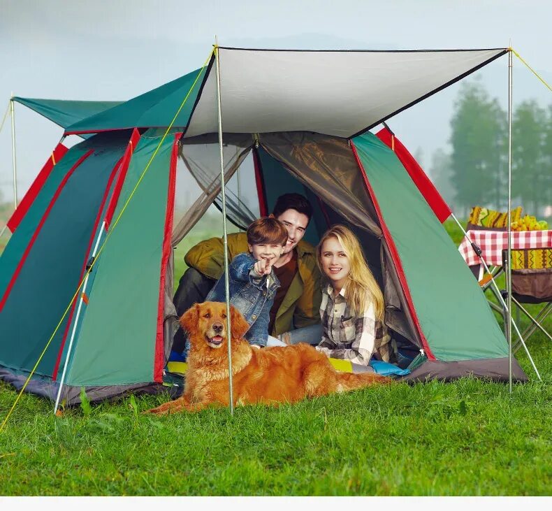 Палатка. Семейная палатка для кемпинга. Большие палатки. Семья в палатке.
