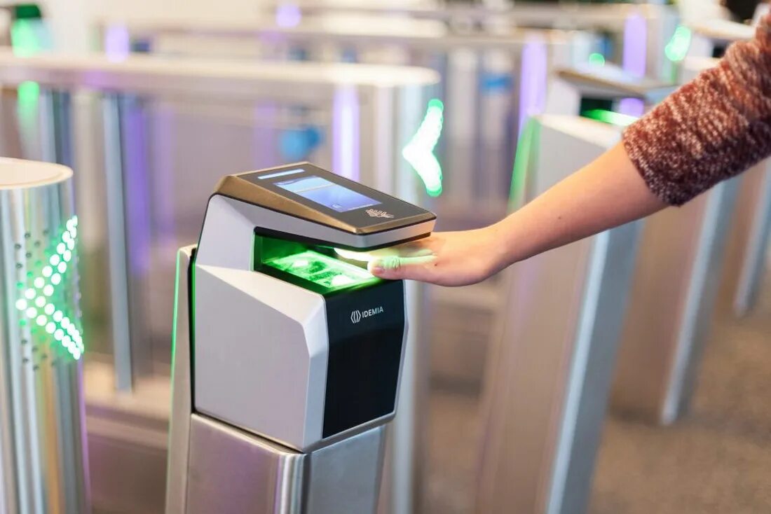 Банк биометрических данных. Биометрический терминал ZKTECO mb360. Идентификация по отпечатку пальца. Турникет с биометрическим считывателем. Отпечаток пальца биометрия.