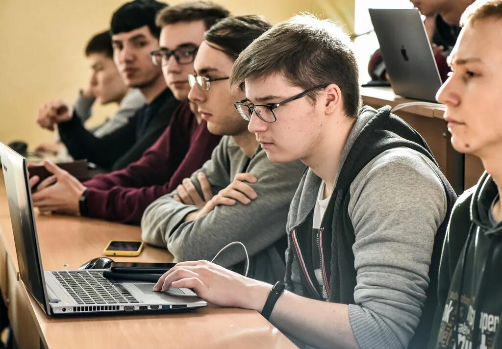 Задачи компьютерного обучения. It специальности студенты. It students.