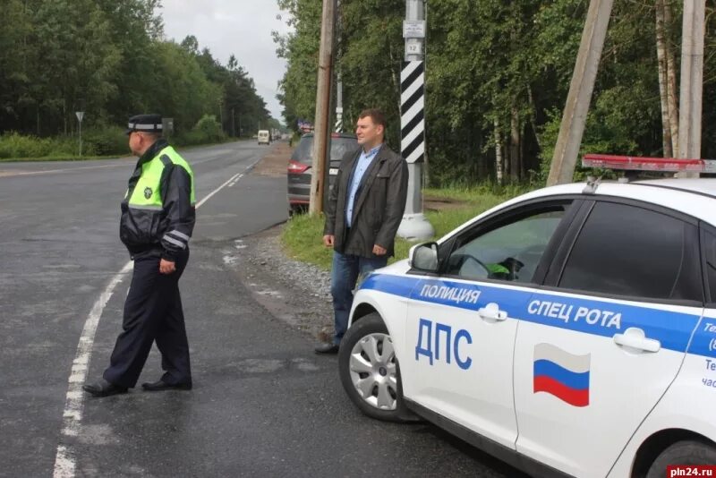 Работа гибдд псков. ДПС Псковская область. Сотрудники ГИБДД Псковской области. ГИБДД Псков. Авто ДПС Псковской области.