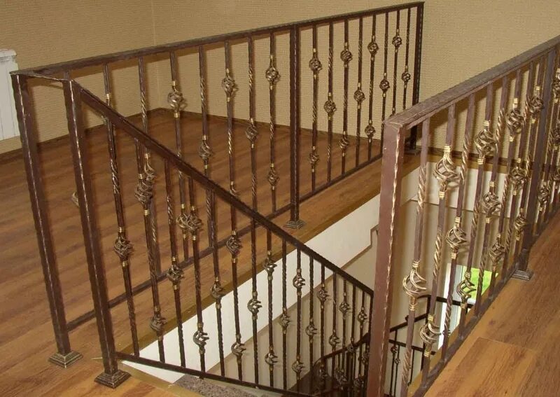 Купить ограждение для лестницы. Металлическое ограждение лестницы. Железное ограждение для лестницы. Ограждение для лестницы из металла. Кованые ограждения для лестниц.