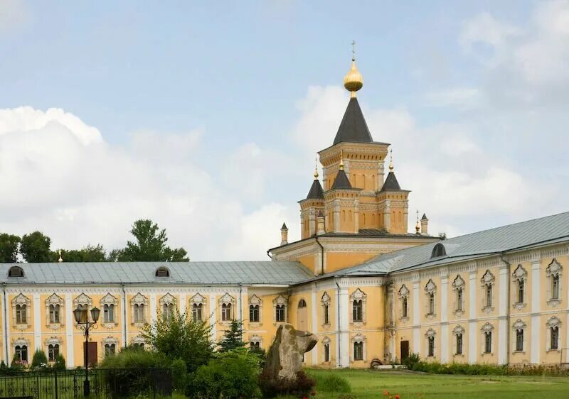 Свято никольский угрешский. Свято-Никольский Угрешский мужской ставропигиальный монастырь. Дзержинский монастырь Николо Угрешский внутри. Никольский Угрешский монастырь.