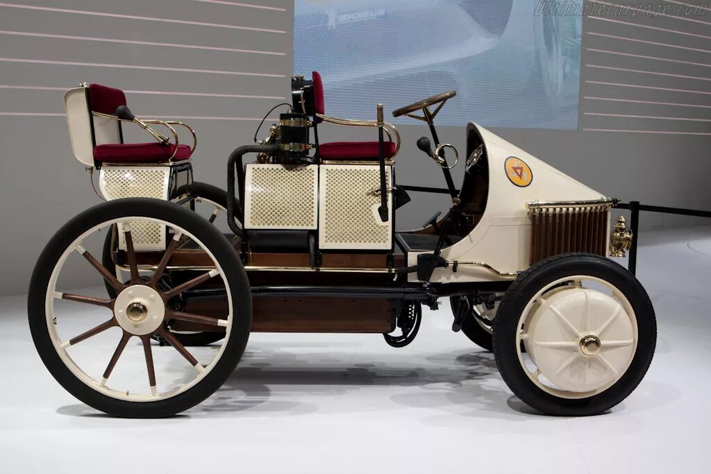 Первая электро. Электромобиль Lohner Porsche. Lohner-Porsche гибридный автомобиль. Порше 1898.